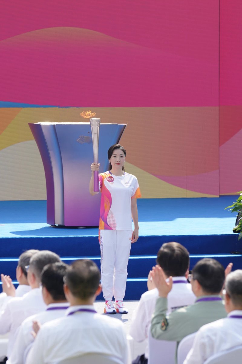 The_GrandCanal's tweet image. The 19th #AsianGames in #Hangzhou are off to a blazing start! 🔥 The #torchrelay has begun, with 106 amazing torchbearers running a total of 5.2 km on the first day! 🏃 Join us in cheering them on and celebrating the spirit of #Asia! 🎉 #WhatsOnGongshu