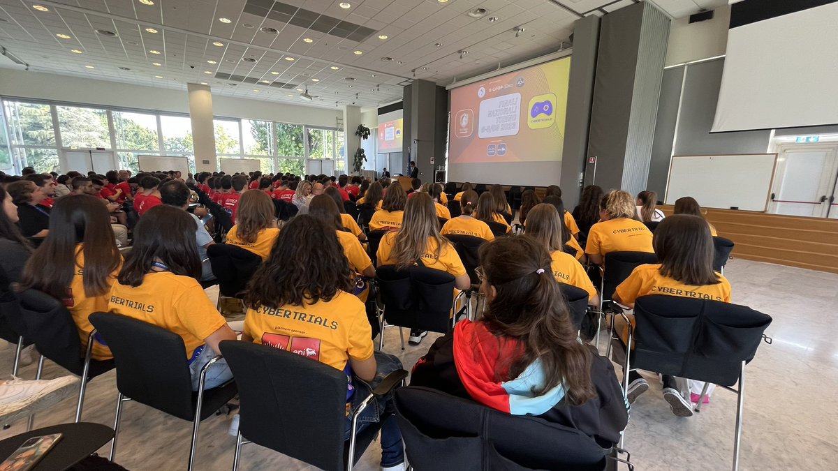 CyberSecNatLab's tweet photo. 🎮👾 Cerimonia di premiazione per le ragazze del progetto CyberTrials e per i partecipanti alle Olimpiadi Italiane di Cybersicurezza all'ITCILO di Torino. Sul palco il direttore @Paolo_Prinetto e l’assessore @GiannaPentenero
#OliCyber #CyberTrials #cybersecurity #scuola https://t.co/12Te2btPKC