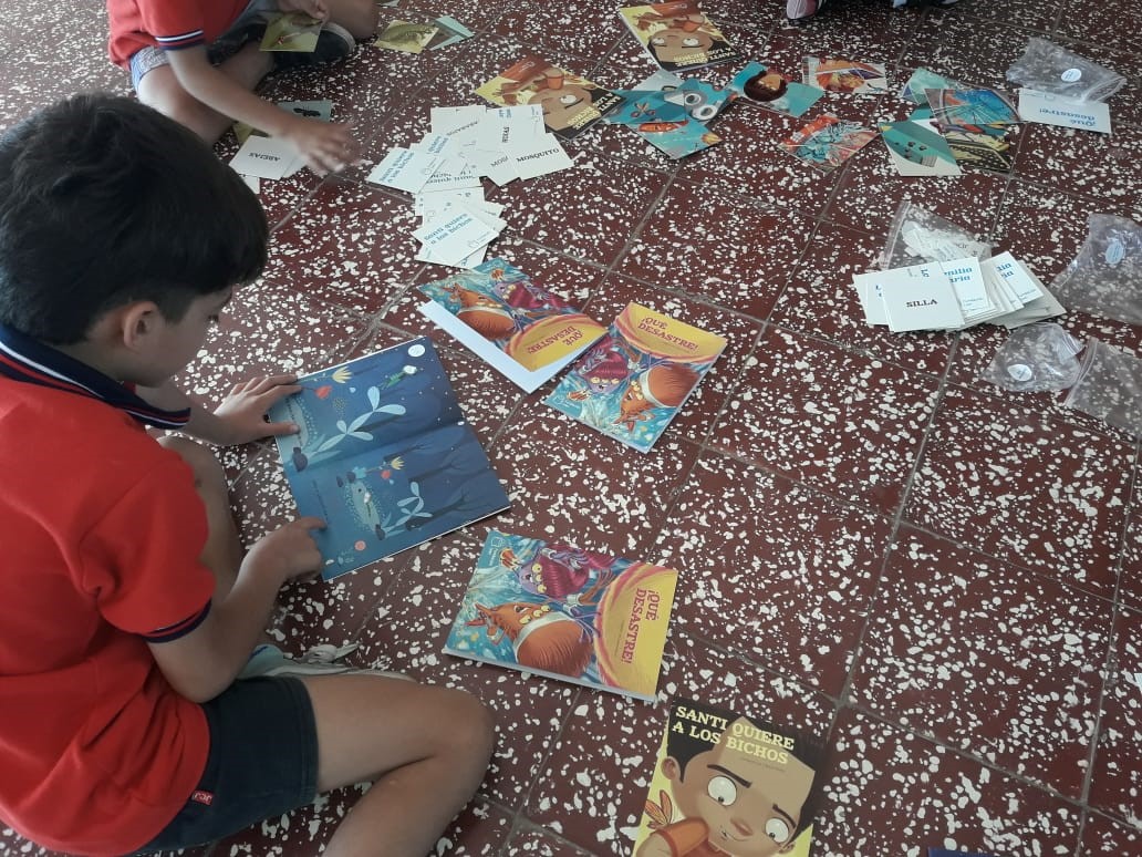 FondationAF's tweet photo. 📚 En cette Journée internationale de l’alphabétisation, mettons en lumière l’un de nos partenaires : la @FundacionLeer ! 

Leur programme « READING HELPS » a pour mission de soutenir les enfants âgés de 6 à 12 ans confrontés à d'importantes difficultés en lecture. 
#FondationAF https://t.co/b0adWh7reY