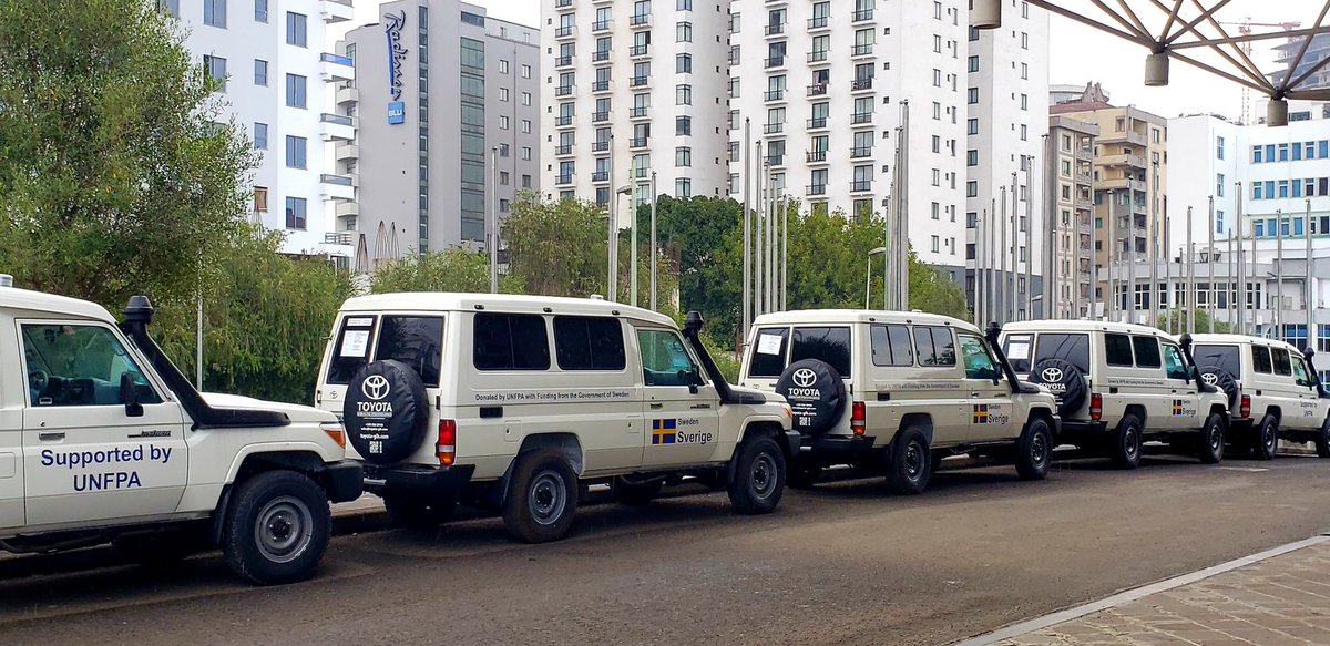 Five new ambulances procured by <a href="/UNFPAEthiopia/">UNFPA Ethiopia</a> through 🇸🇪 non-earmarked funding were handed over to Health Bureaus in Oromia &amp; Afar.
At the ceremony, <a href="/HLundquist/">Amb. Hans Henric Lundquist</a> expressed that 🇸🇪 &amp; UNFPA collaborate to respond to national priorities and work to provide lifesaving support.