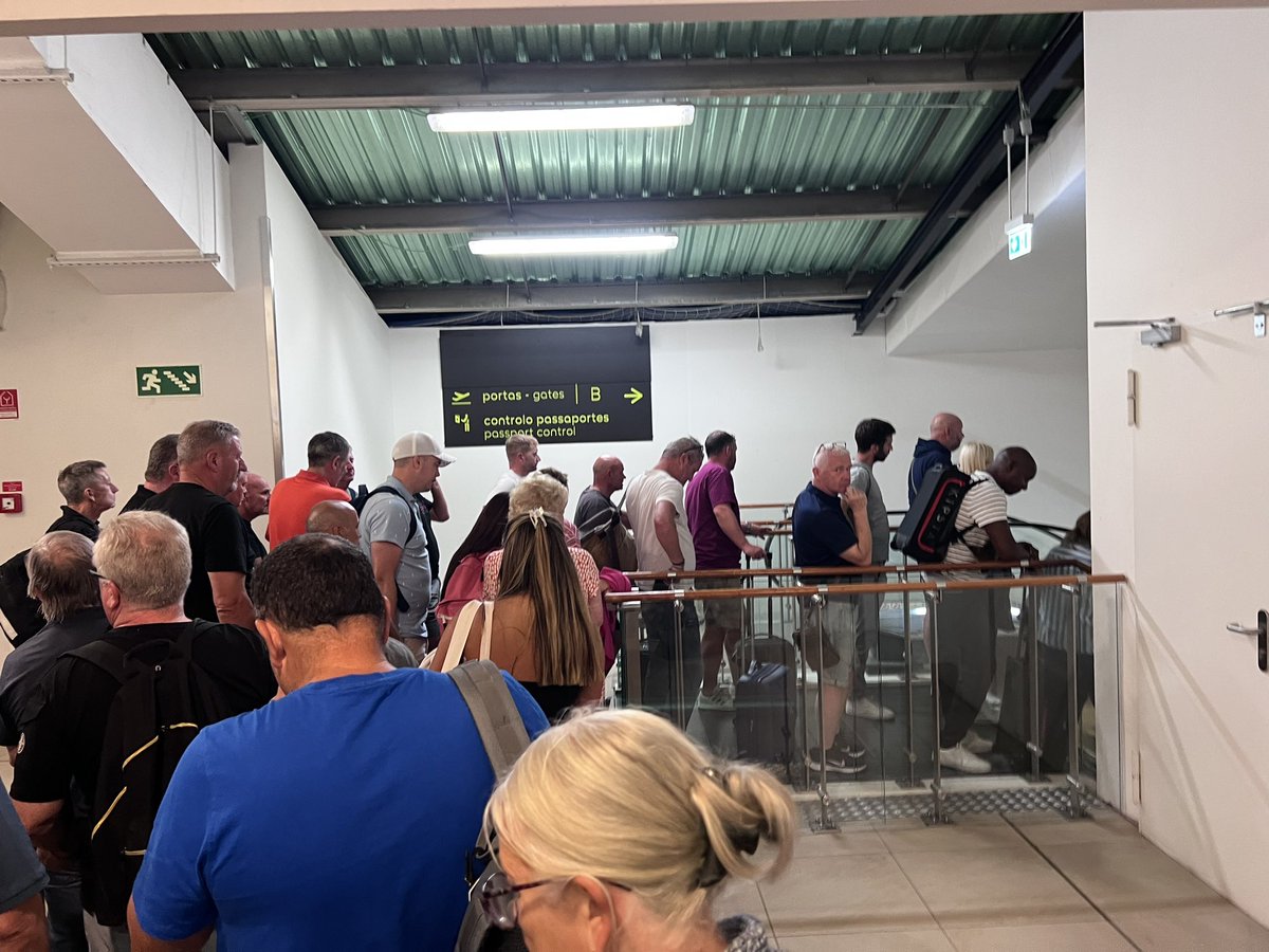 mike62mb's tweet photo. Terrible wait for passport control @FaroAirport something they need to fix as people will miss flights #gotospain #passportwait https://t.co/v34wIoyXMh