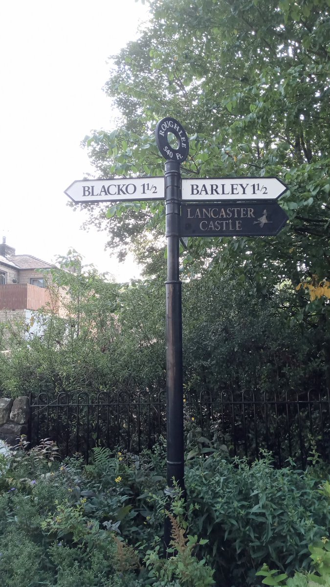 r50ufc's tweet photo. Good morning. A couple of pictures from #Pendlewitch country. Posts in Roughlee & Barley pointing the way to the witches villages ๐๐ #fingerpostfriday https://t.co/0vc4kywUJz