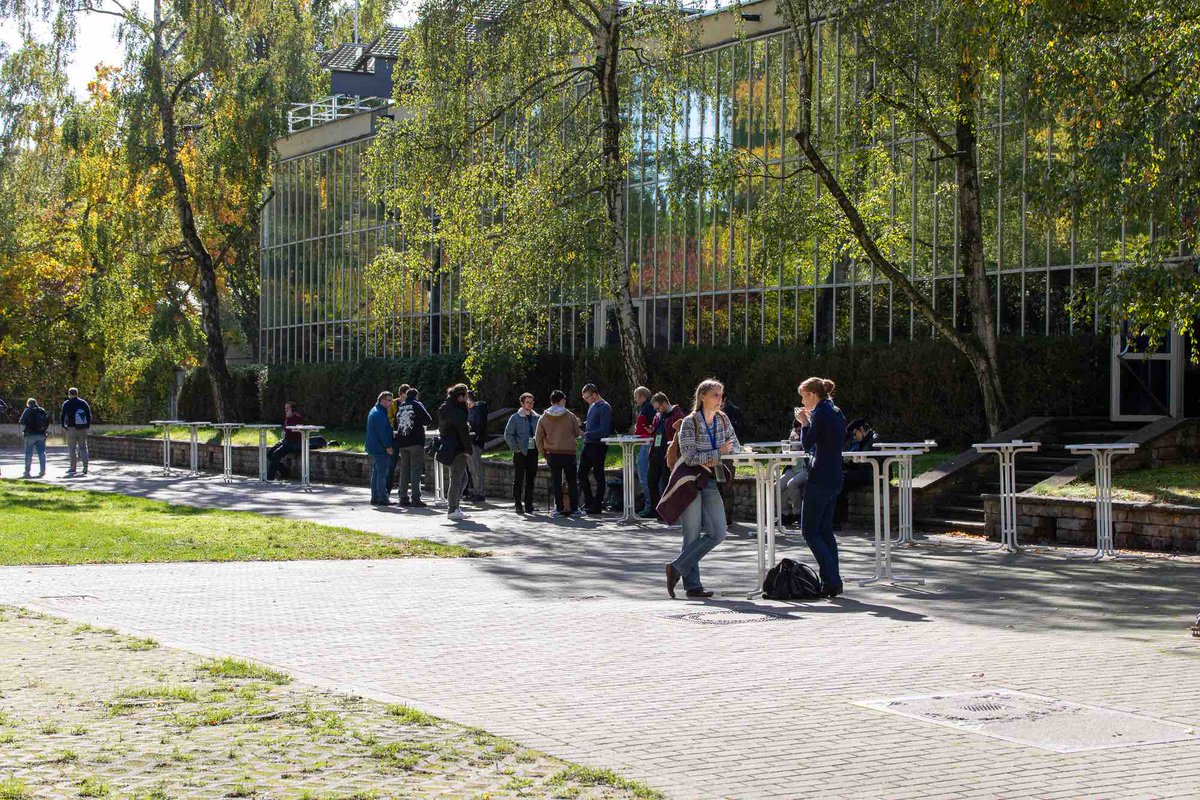 #JavaForumNord - Die erste Mail mit den Tickets - ohne Anhang und Links -  ist raus. Zum Einlass reicht der Nachname. Die Losnummer, das Ticket, ein Ausweis beschleunigt nur den Einlass. Wir lassen niemanden im Regen stehen.