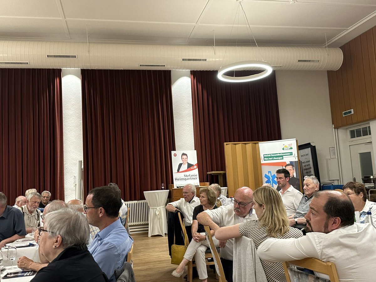 heimgartnerstef's tweet photo. Impressionen der grossen öffentlichen Wahlveranstaltung von Perspective CH.
Die empfohlenen Kandidaten konnten sich kurz vorstellen und danach in einer „Speed-Dating-Runde“ den Gästen Red und Antwort stehen. 

#nationalratswahlen2023 #wahlen2023 #Wahlkampf #ständeratswahlen2023 https://t.co/PQxMtlAVsS