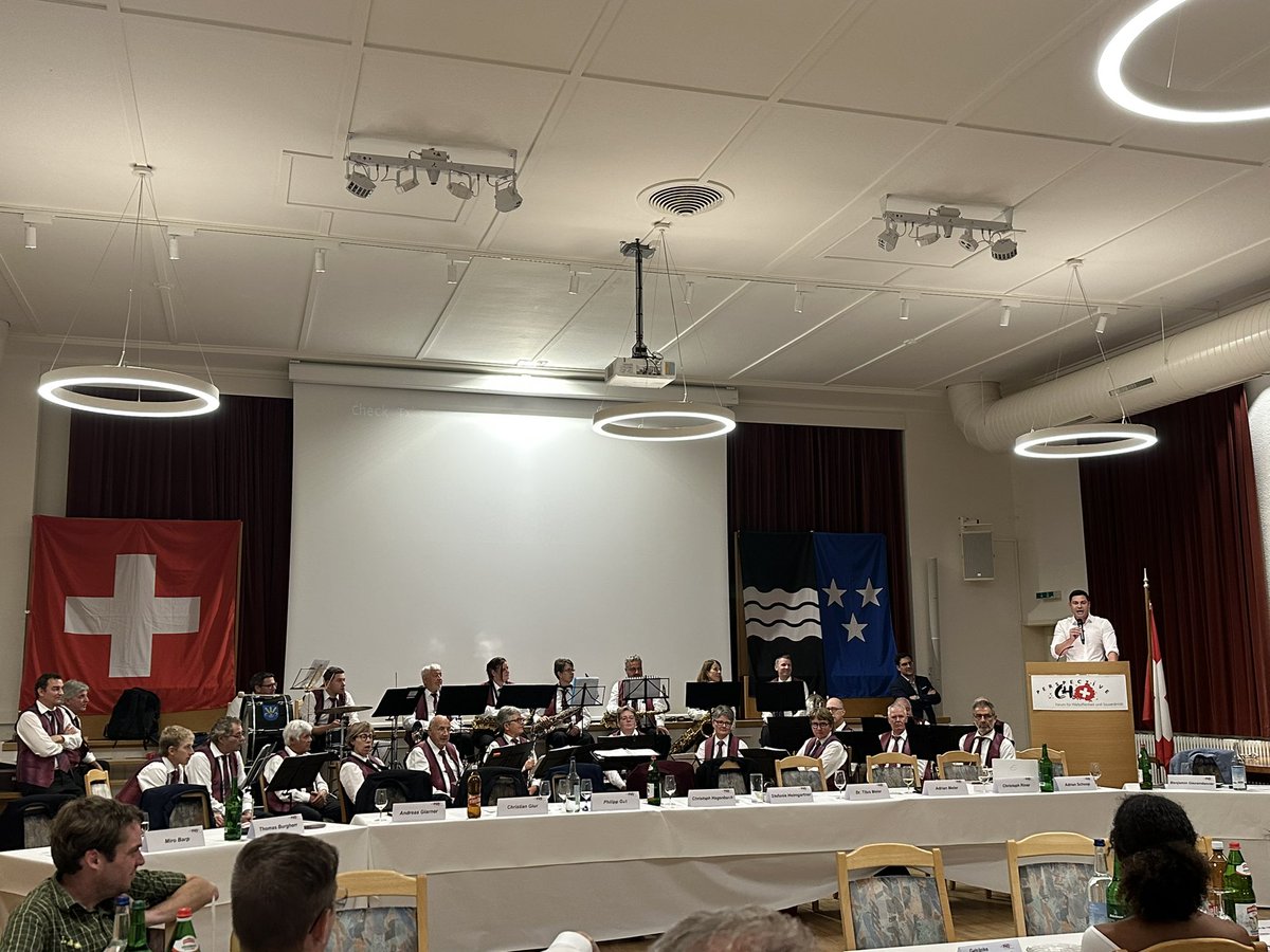 Impressionen der grossen öffentlichen Wahlveranstaltung von Perspective CH.
Die empfohlenen Kandidaten konnten sich kurz vorstellen und danach in einer „Speed-Dating-Runde“ den Gästen Red und Antwort stehen. 

#nationalratswahlen2023 #wahlen2023 #Wahlkampf #ständeratswahlen2023
