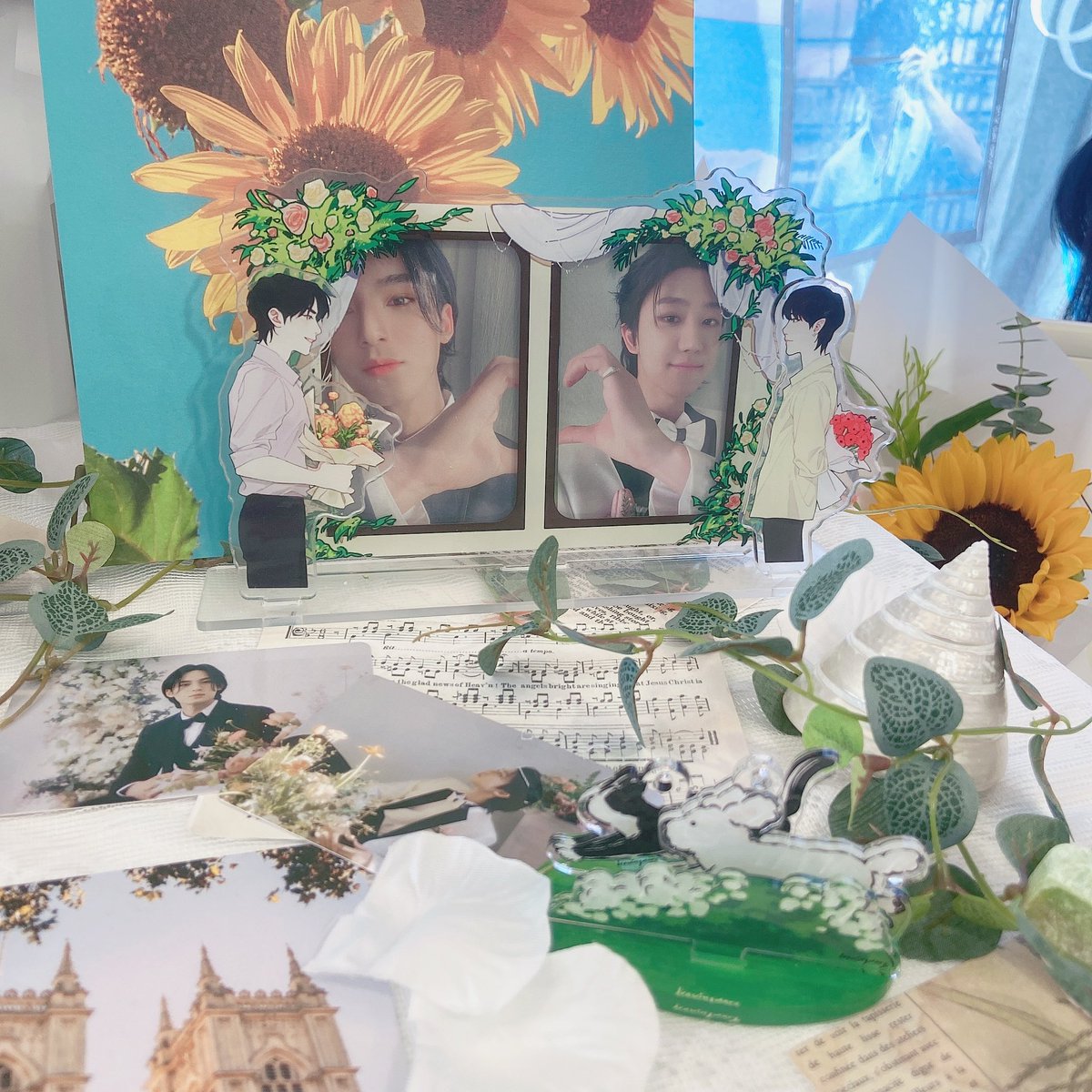먼저 주최님과 고생해주신 스텝분들께 감사의 인사 드립니다🌊

평일이라 여유 있을줄 알았는데 그들의 사랑만큼 규잇러들도 진심이었음을 …. 짜릿했던 규잇카페 후기 시작합니다
(대명절에 빈손으로 갈 수 없어 코스터랑 키링 선물로 들고 갔습니다//

#규잇_해_안해_해
#바다색처럼_그대를_사랑해요
