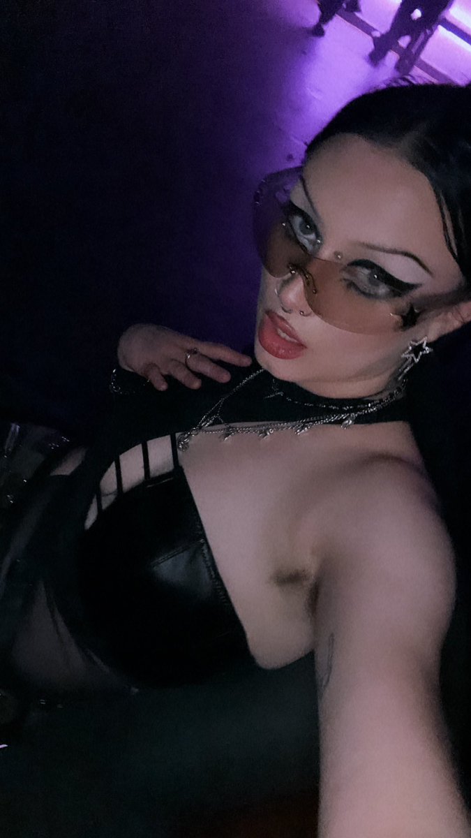 pomegranLit's tweet photo. 🖤🖤🖤 https://t.co/y9KnxgduhK