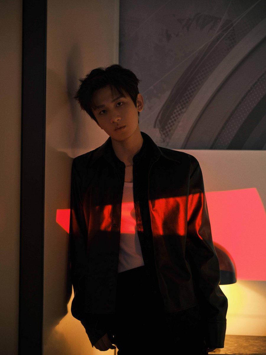 YoukuOfficial's tweet photo. Between light and shadow! #ChengYi

光影之间~ #成毅

#YOUKU #优酷 https://t.co/LRWgNf1T5M