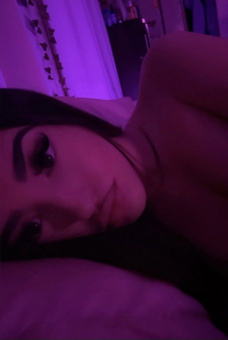 whos up 🤨 https://t.co/K5uSF4nZjH