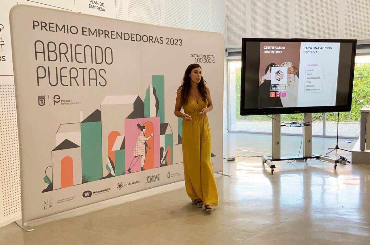MadridEmprende's tweet photo. ¡Buenos días! ☀ 
Seguimos con el #ElevatorPitch del #PremioEmprendedoras #PE2023
Estas son las primeras emprendedoras de la mañana:
* @patriciabondia
* Hander Vet
* UPSAN
* @BlindStairs https://t.co/UX3MsJ47Km
