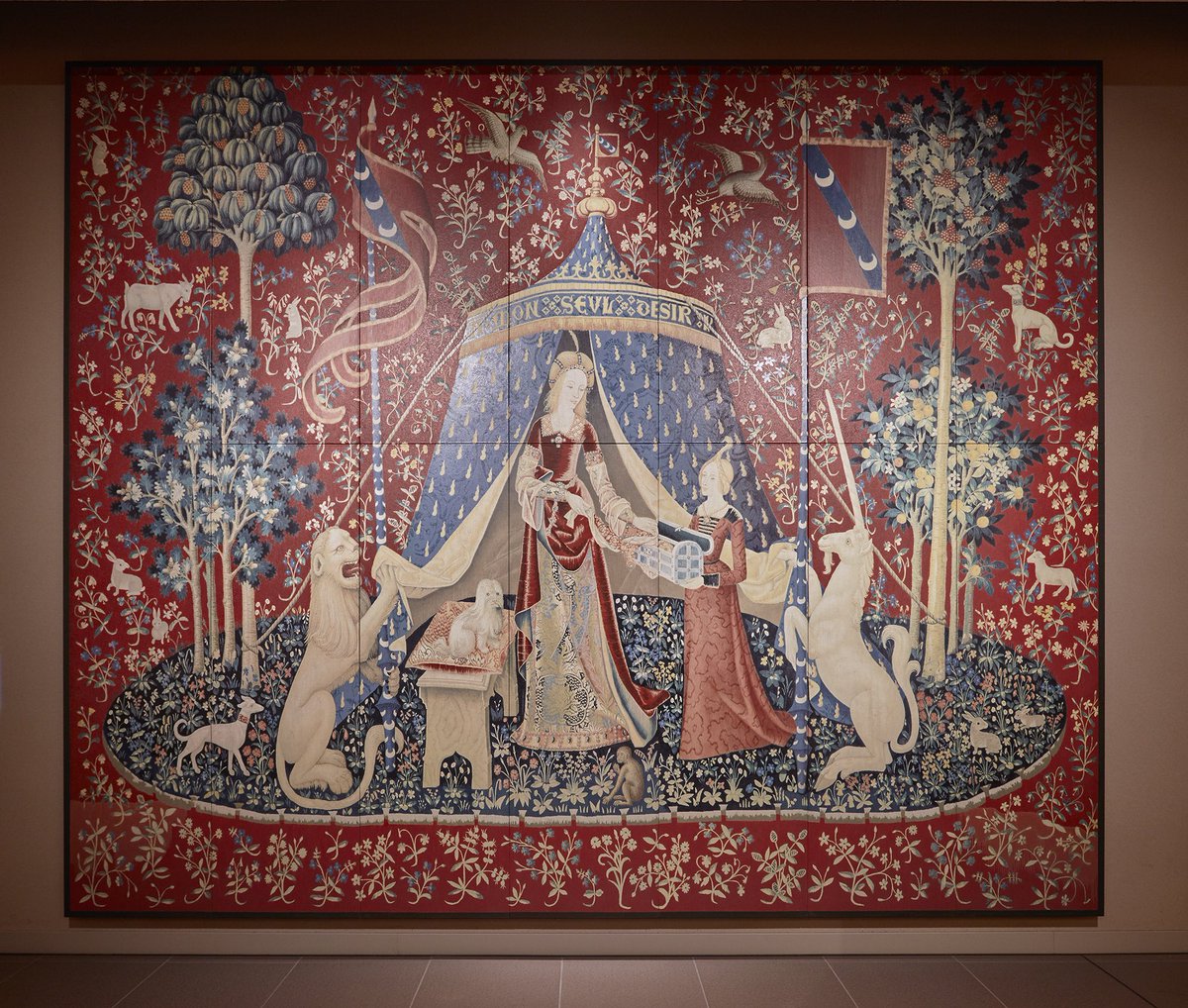 貴婦人と一角獣」の6枚連作のタペストリーのうちのひとつ「我が唯一の