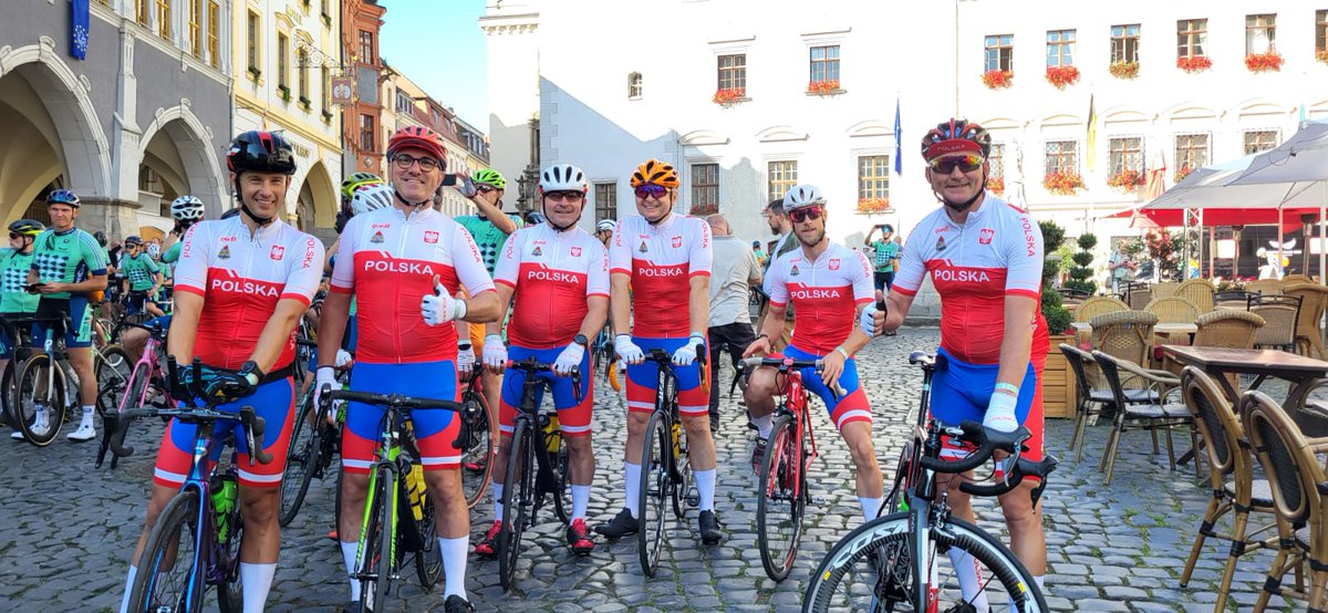 kwpspwroclaw's tweet photo. 🚴‍♂️🚴‍♀️🇵🇱🇩🇪 START! 🚀 Dziś, 8 września o godzinie 11:00, funkcjonariusze rozpoczęli udział w Europejskim Przejeździe Pokojowym 2023 na Moście Staromiejskim, który łączy Görlitz/Zgorzelec na granicy Polski i Niemiec. 🌍✌️
#PSP #EuropeanPeaceRide #JazdaPokojowa

Foto: Piotr Łukasiak https://t.co/G540cKGa7Y
