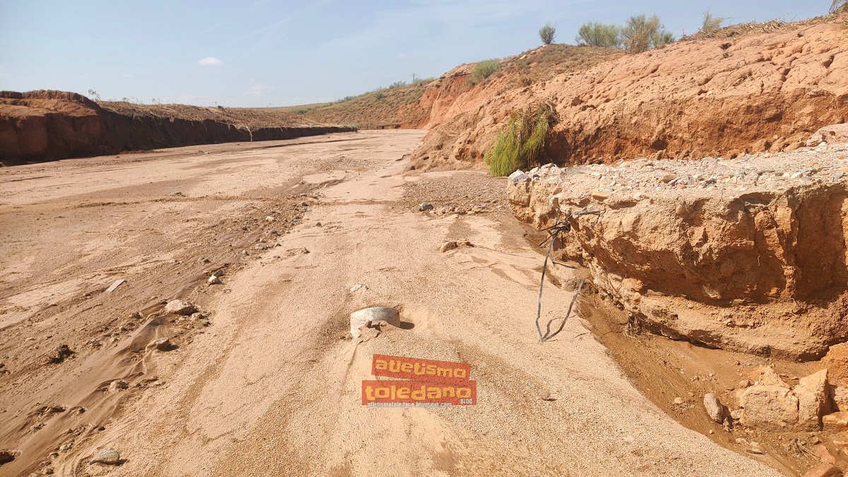 Serr0jas's tweet photo. Dimensiones de la catástrofe #DANA #Toledo
#Unauto #BusUrbanoToledo
Arroyo Ramabujas
📸 Septiembre 2021
Vs
📸 Septiembre 2023 @augocas
Es el mismo punto del arroyo, camino de Nambroca (del Soto Mochares) https://t.co/GOLhc4Dnpv