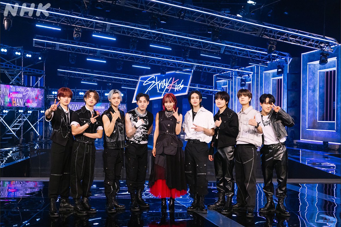 LiSA_OLiVE's tweet photo. #スキズ　のみんなと初披露です📺🎙️

RT【TV】
9/23（土）23:00-23:30
NHK総合「#Venue101」のスピンオフ特番「Venue101 Presents Stray Kids 5-STAR LIVE」に #LiSA の出演が決定いたしました。

番組では #StrayKids が日本語曲・韓国語曲合わせて5曲をパフォーマンス。

Stray KidsとLiSAのコラボレーション曲をテレビ初披露します。

https://t.co/ONIKy3WG4W