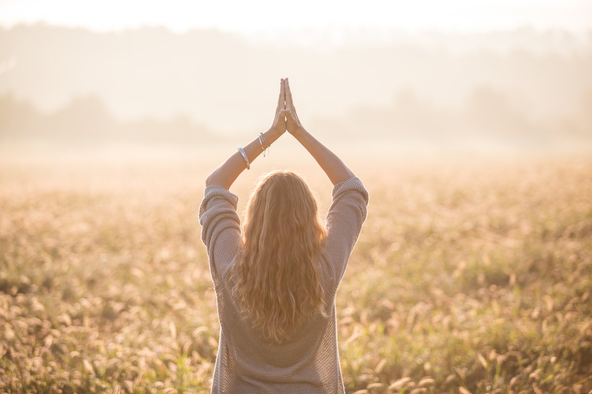 La sortida del Sol és un dels moments més bonics del dia. 
Aprofita aquest moment per fer una sessió de sunrise mindfulness i gaudir plenament dels colors, les textures i els silencis del mar. Un regal per als sentits! #wellbeingcostabrava #wellnesscostabrava #incostabrava