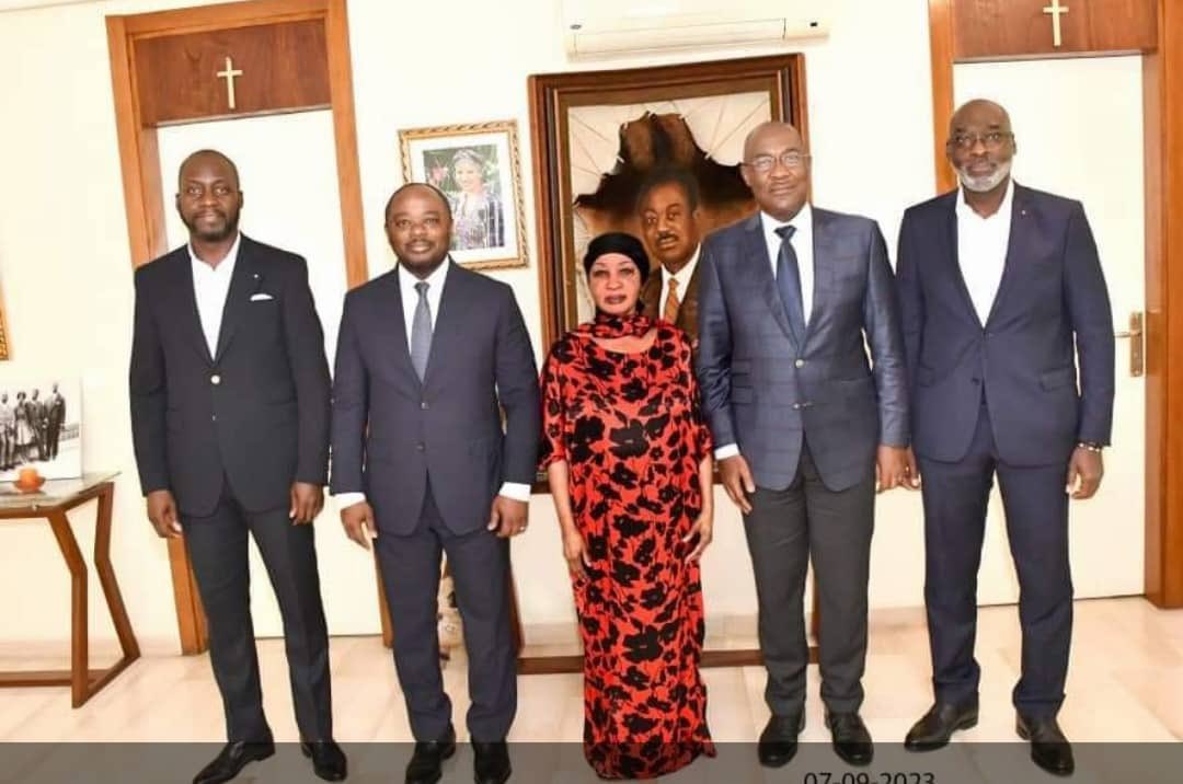 JacquesEhouo's tweet photo. Hier, nous élus du PDCI - RDA du District d'Abidjan, avons rendu visite à Madame Henriette Konan BEDIE afin de dédier notre victoire aux élections municipales à feu le Président Henri Konan BEDIE . 

#InMemory
#ADNPDCI https://t.co/03G0EAa7bu