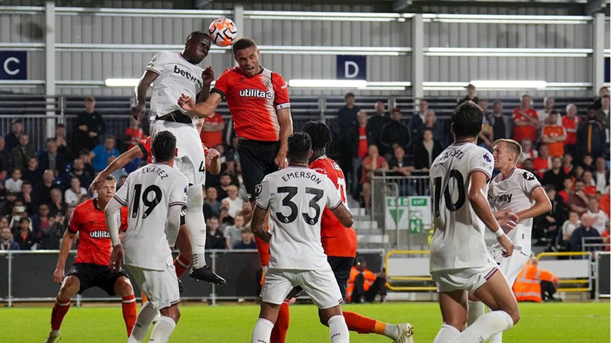 MattAquino_'s tweet photo. CRAZY that @CarltonJM has contested 43 aerial duels in the Premier League already 🤯
Ben Mee contested the most last season with 229 from 37 apps (6.18pg).
Morris is currently at well over DOUBLE that rate (14.33pg) 🔥
Really putting himself about 👏
#TargetMan #GetItLaunched https://t.co/rYd8MtB7xw