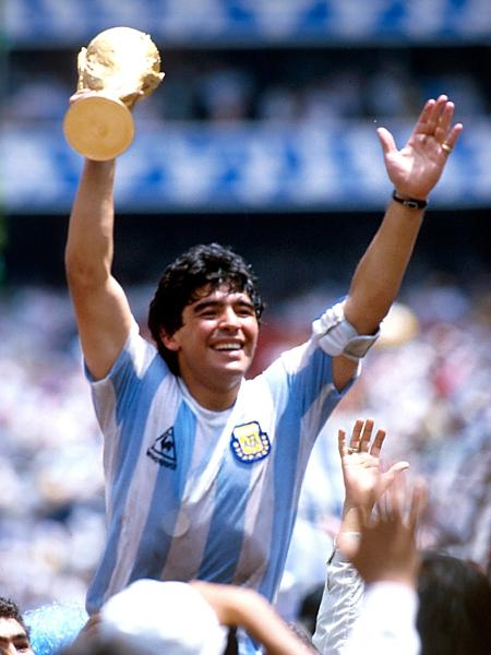 Encuestando's tweet photo. 📊 ¿Quién ha sido el MEJOR FUTBOLISTA ARGENTINO de la historia?

🔄 MARADONA
❤️ MESSI