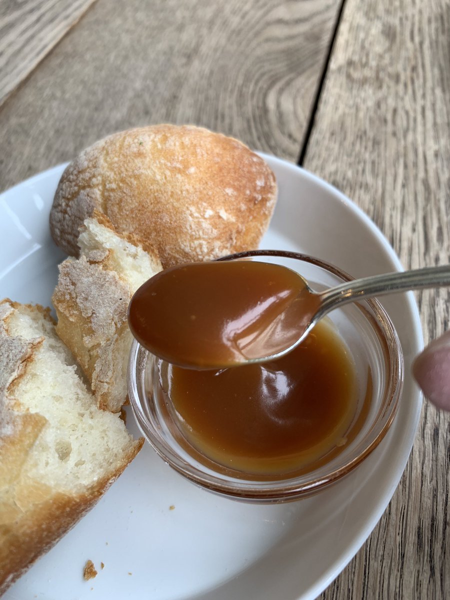 risaairkuro's tweet photo. 今日のお昼は目黒三田のカフェレストランWellk(ウェルク)でランチAセットでラザニアをチョイス、パンに付く塩バターキャラメルがめちゃ美味い😋店内はオシャレ女子ばかりで男はジジイの私一人でした。
#Wellk #ウェルク #目黒ランチ #塩バターキャラメル #ラザニア https://t.co/34WNxSYkas