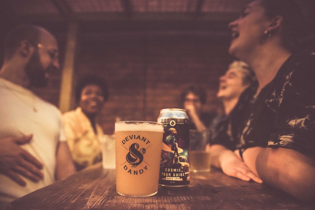 That friday feeling... Always better with friends... And a cold one! ;) Taproom open today 4pm to 1pm!