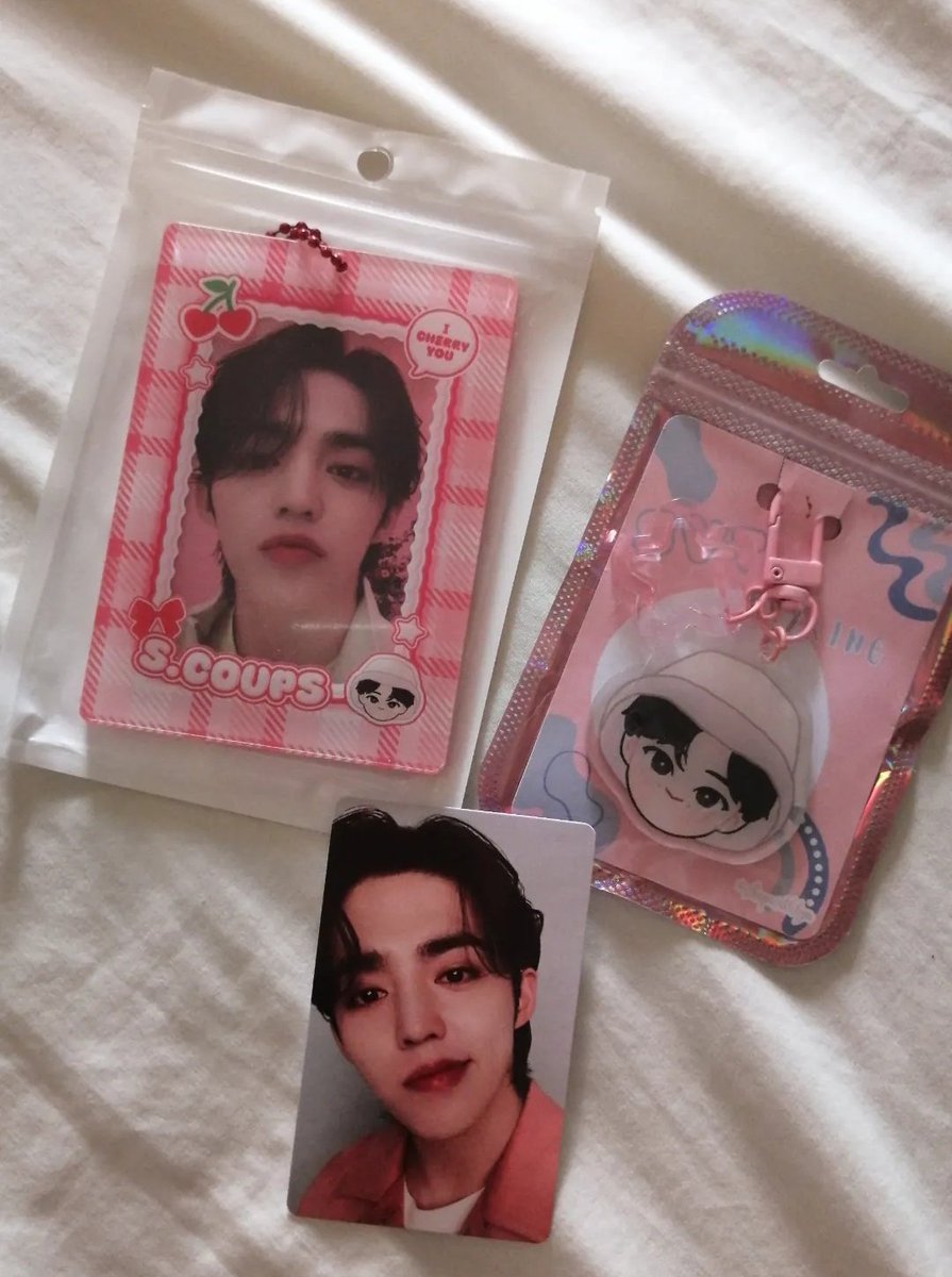 cheol17_'s tweet photo. a little less sad bc my cheol pc holder arrived today. thank you for the free pcs + cute cheol keychain from ur ga ♡ @shopwithLyn #lynpsproof https://t.co/WO3ysLgrG7