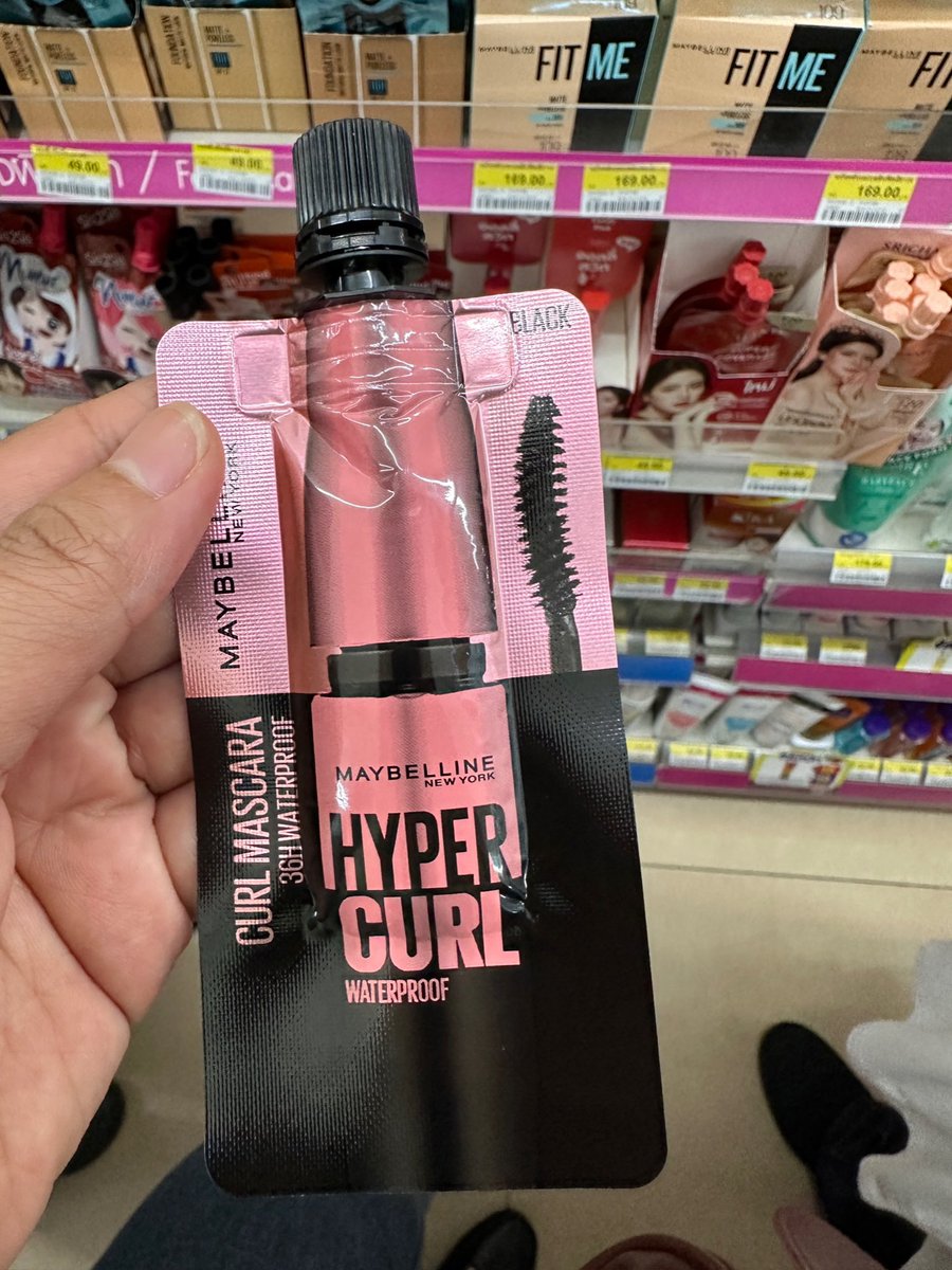 qissys's tweet photo. hi i ada buat ps for thailand trip, until this sunday. i nak charge rm3 je per item. any item and boleh request!! burger, boost and any makeup travel semua i amik. https://t.co/0oenoFfVVP