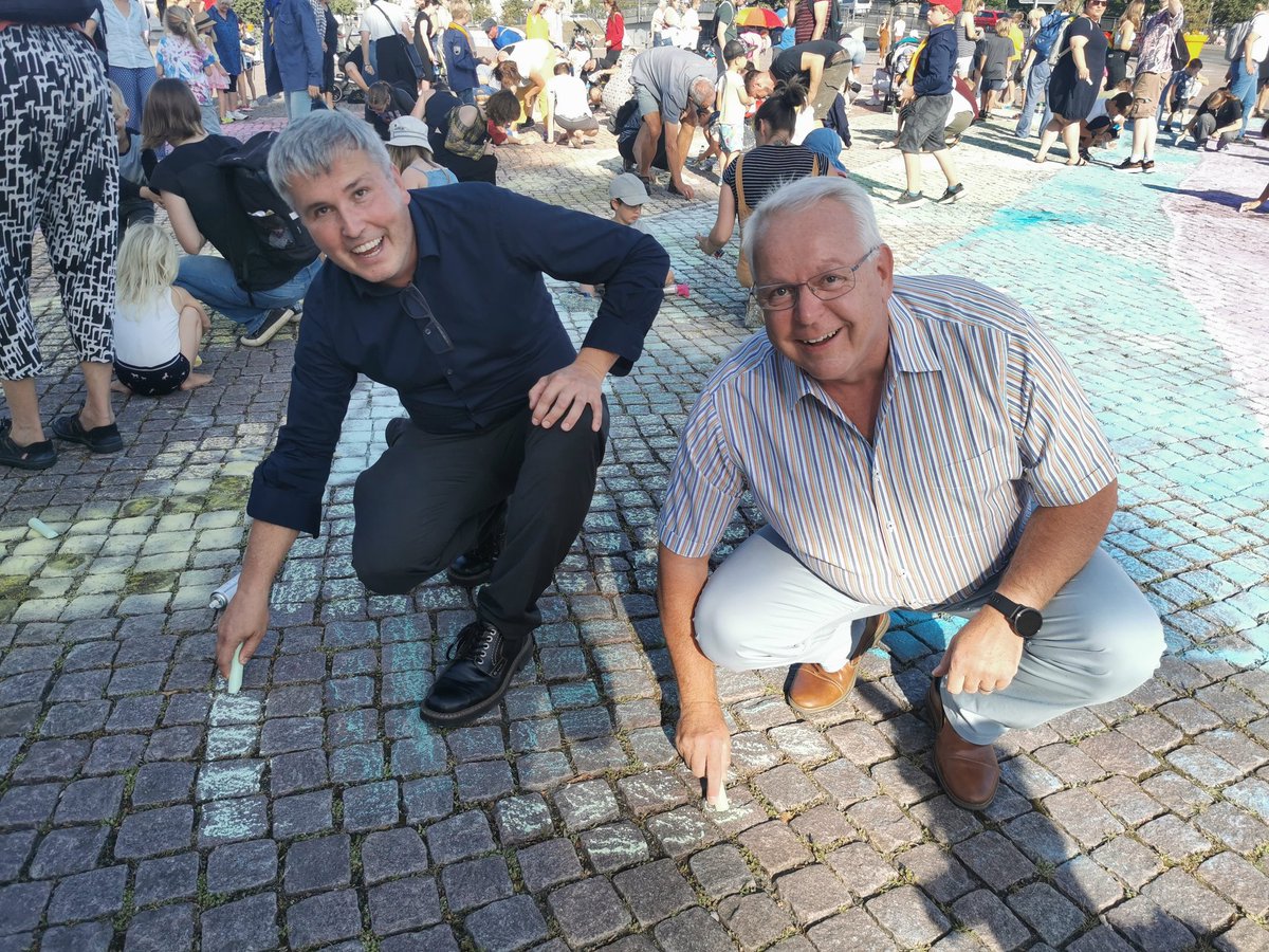 Haltung zeigen gegen Rechtsaußen. Der Schloßplatz wird bunt.