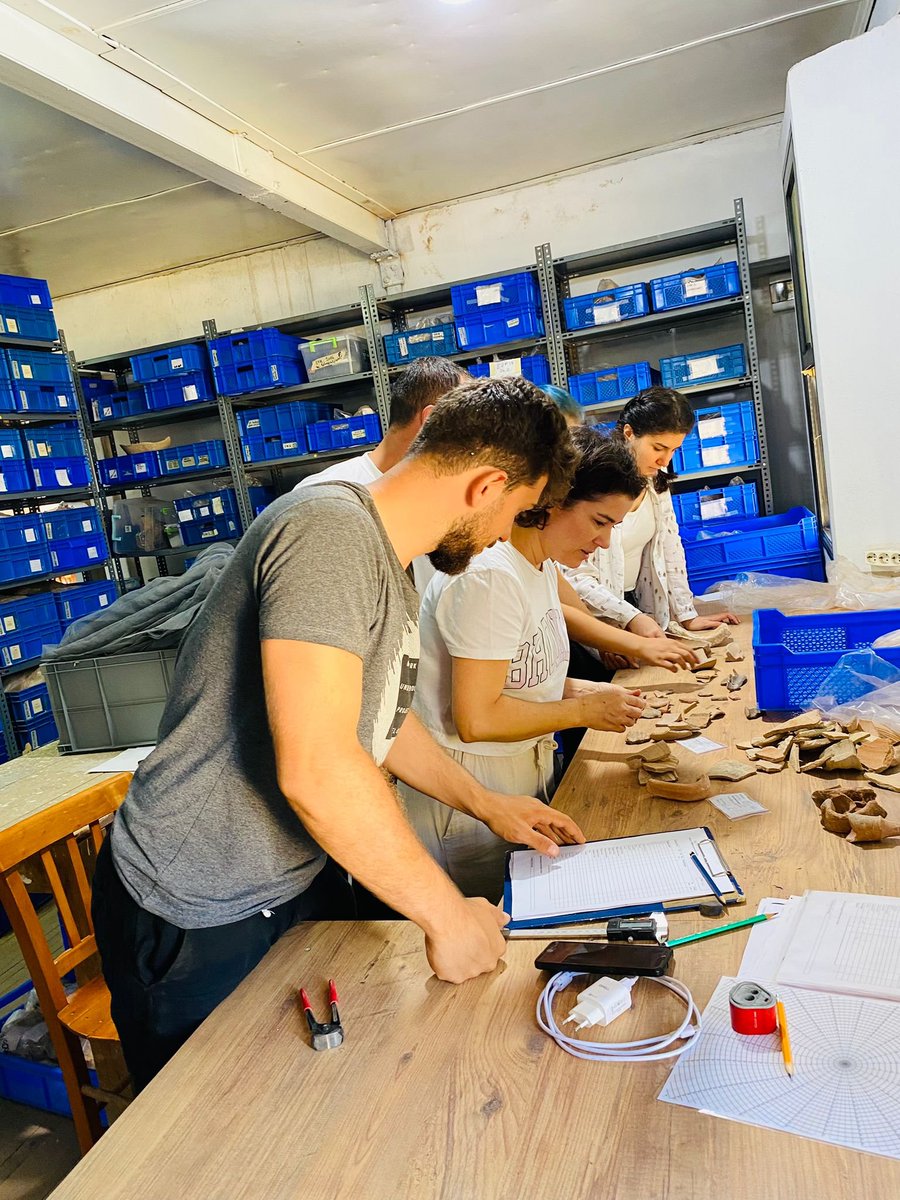 Meanwhile in #Ephesos: Another pottery summer school was brilliantly held by our dear <a href="/surya_kdry/">kadriye güler</a> 
This time, students from Isparta learned about Ephesian pottery finds and their documentation. <a href="/oeai_oeaw/">Österreichisches Archäologisches Institut</a> #objectitineraries #potterystudies