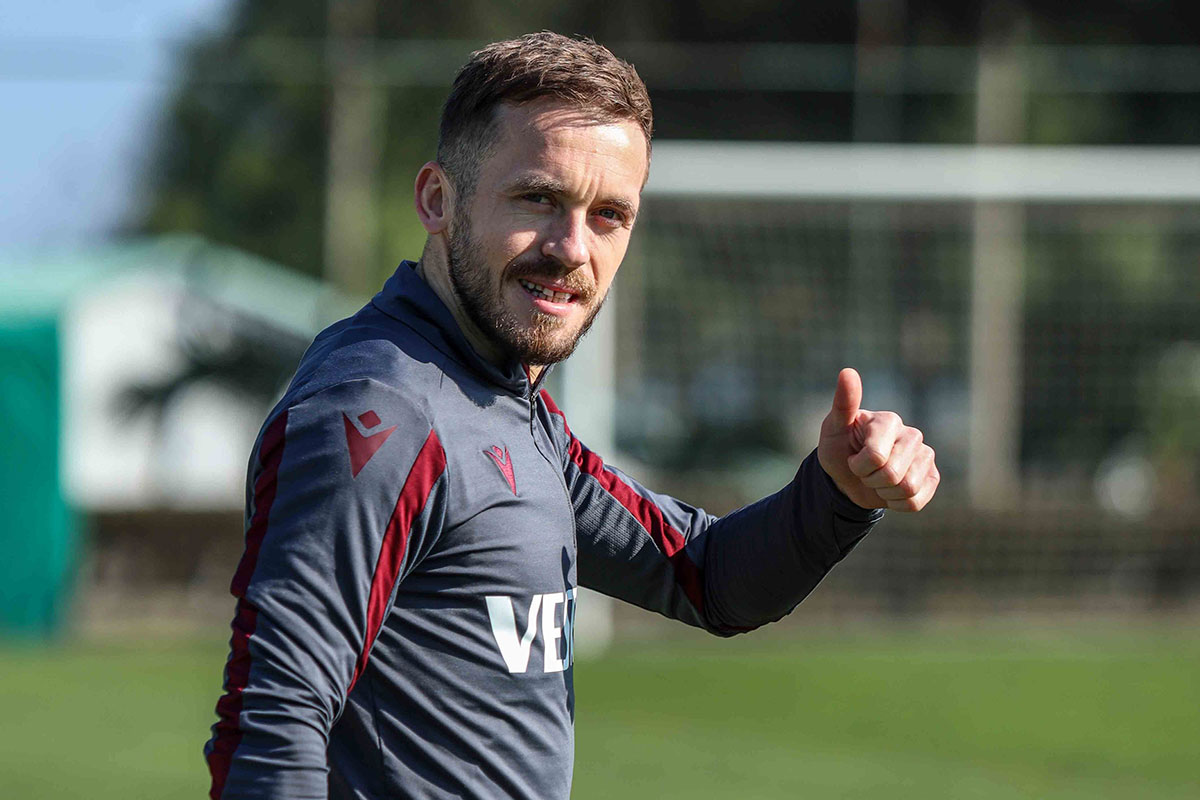 Başakşehir kulübü başkanı Göksel Gümüşdağ bu sabah Edin Visca transferinde kolaylık sağlaması için Trabzonspor başkanı Ertuğrul Doğan'ı telefonla aradı.
#EdinVisca #Başakşehir #Trabzonspor