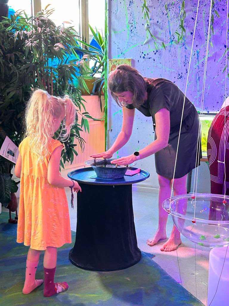 Dieses Jahr sind wir bereits zum siebten Mal bei der Aktion „Brücken bauen“ dabei und haben einen gemeinsamen Ausflug in das AHA-ERLEBNISmuseum mit den Kindergartenkindern der Lebenshilfe Braunschweig unternommen. Danke an unsere Kolleg*innen, die voller Freude unterstützt haben!