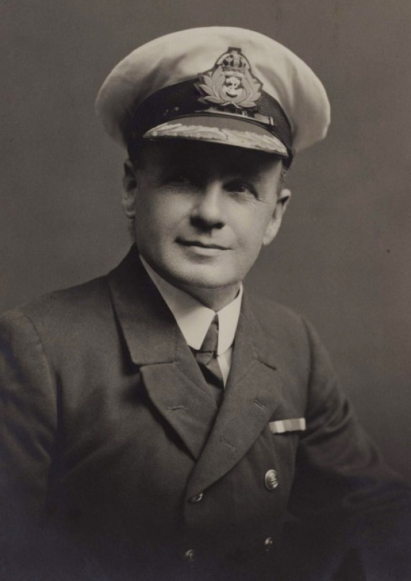 8 Sept 1914, month after becoming RN armed merchant cruiser, RMS Oceanic, ocean liner, ran aground &amp; wrecked off Foula, Shetlands, due to navigational errors &amp; confusion from having two Captains. Charles Lightoller, First Officer &amp; Titanic survivor, was last man off ship. #WW1