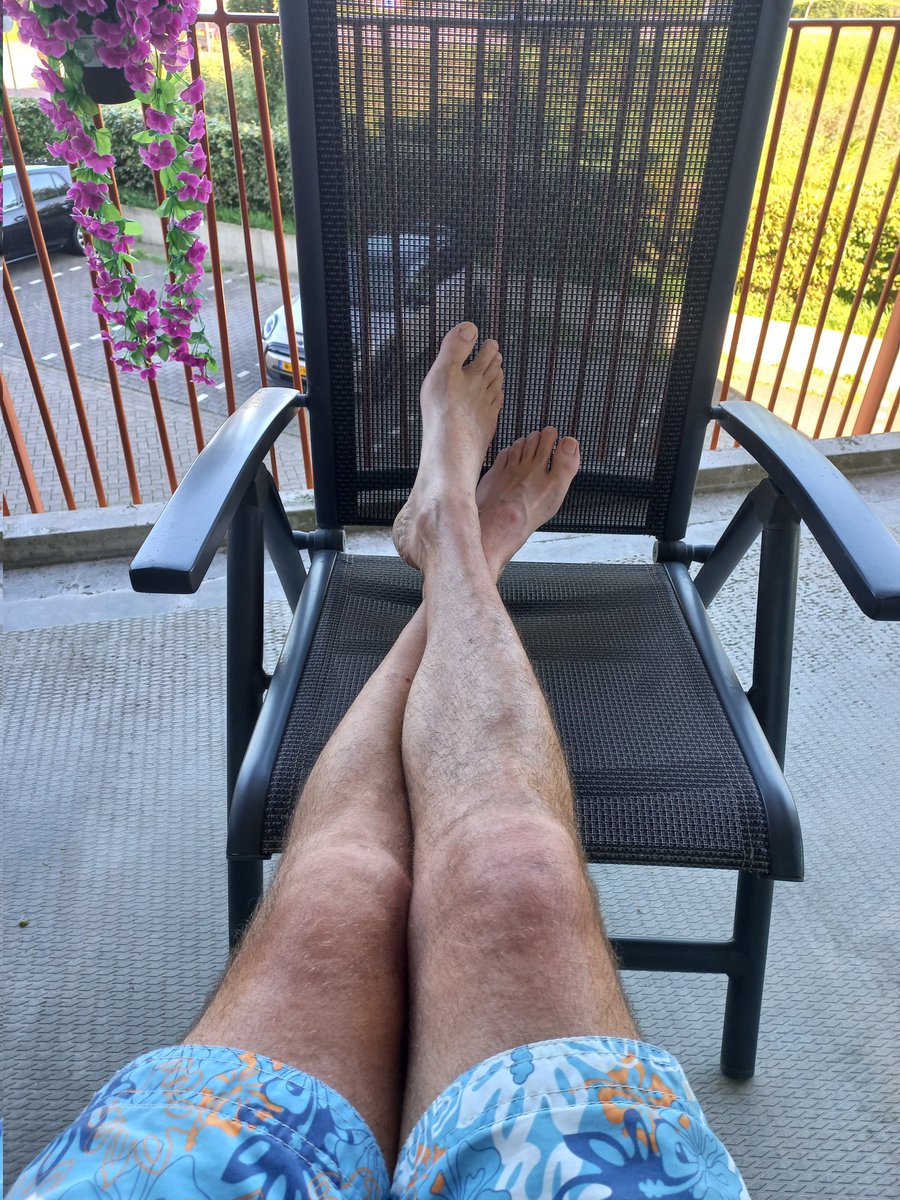 DerWybren's tweet photo. #happyfeets 
#happylife 

Stuur geen hulp 

Alleen een knappe lieve kerel https://t.co/oV0PFO1giR