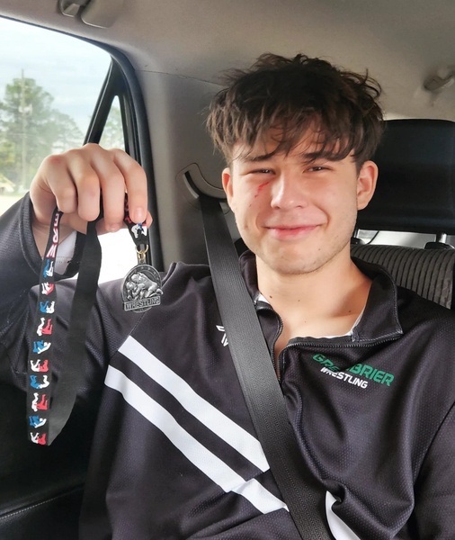 HighGreenbrier's tweet photo. The next senior up is Kemper Schlereth

GPA: 2.9

Last year’s WC: 215

College major: Cyber or Computer engineering 

Clubs: Chess and cyber club 

Favorite after tournament meal: Peanut Butter or Strawberries 

Hobbies outside wrestling

Chess, weightlifting and fishing https://t.co/qu7Yu6pE3J