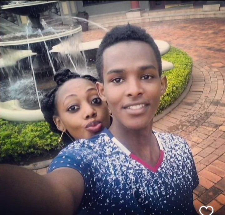 roxie_ug's tweet photo. Living a luxurious lifestyle with the SAME GIRL you starved with should be every man’s Goal. https://t.co/zicK9SM3DF