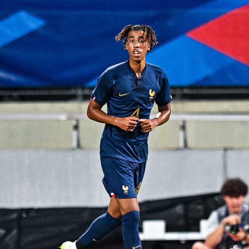 losclive's tweet photo. De nombreux Dogues représenteront leurs sélections nationales dans les prochaines heures ! 

Un IMMENSE cocorico à Leny Yoro (17 ans) pour sa première cape réussie hier (4-1) avec les Espoirs de l'@equipedefrance ! 🇫🇷

Qu'as tu pensé de sa performance ? 🧐

Le récap complet 👇