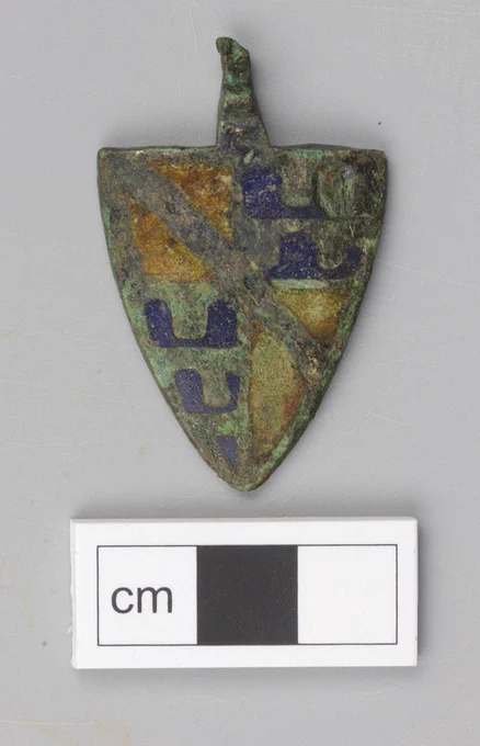 harnesspendant's tweet photo. A cheval sur #LesArmoiriesDuVendredi with a harness pendant kept at the @CPKMuseums
@MuseumsGalScot
and restored by #AOCAdCal coat of arms of Robert le Constable of Flamborough https://t.co/SzzgWDn5L5 https://t.co/O8kheAqgBM
