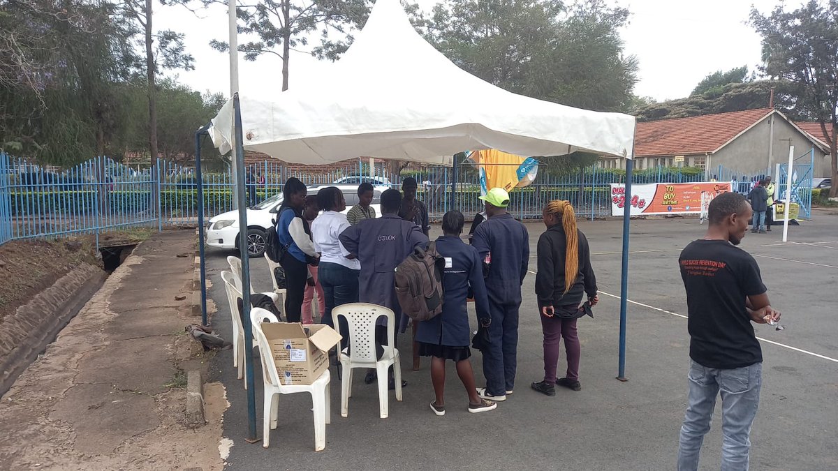 HospitalMathari's tweet photo. The #Students  enthusiastically made their way to the tents to sign up for the counseling sessions. @Kenyattauni

#WorldSuicidePreventionDay2023 
#KenyattaUniversity
#MathariHospital
#NoHealthWithoutMentalHealth
#mentalhealth 
#MentalHealthAwareness https://t.co/oDUkL8DE8U