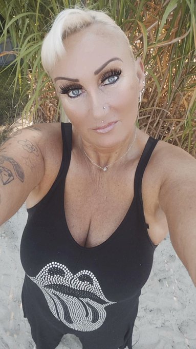 Ich w&uuml;nsche dir einen wundersch&ouml;nen sonnigen Tag 🫶 #summerinthecity #summertime #berlin #milf #&uuml;40 #hamburgerdeern<a href="/tag/berlin"class="tags"><span>#berlin</span></a><a href="/tag/summertime"class="tags"><span>#summertime</span></a><a href="/tag/milf"class="tags"><span>#milf</span></a><a href="/tag/sexywomen"class="tags"><span>#sexywomen</span></a><a href="/tag/summerinthecity"class="tags"><span>#summerinthecity</span></a>