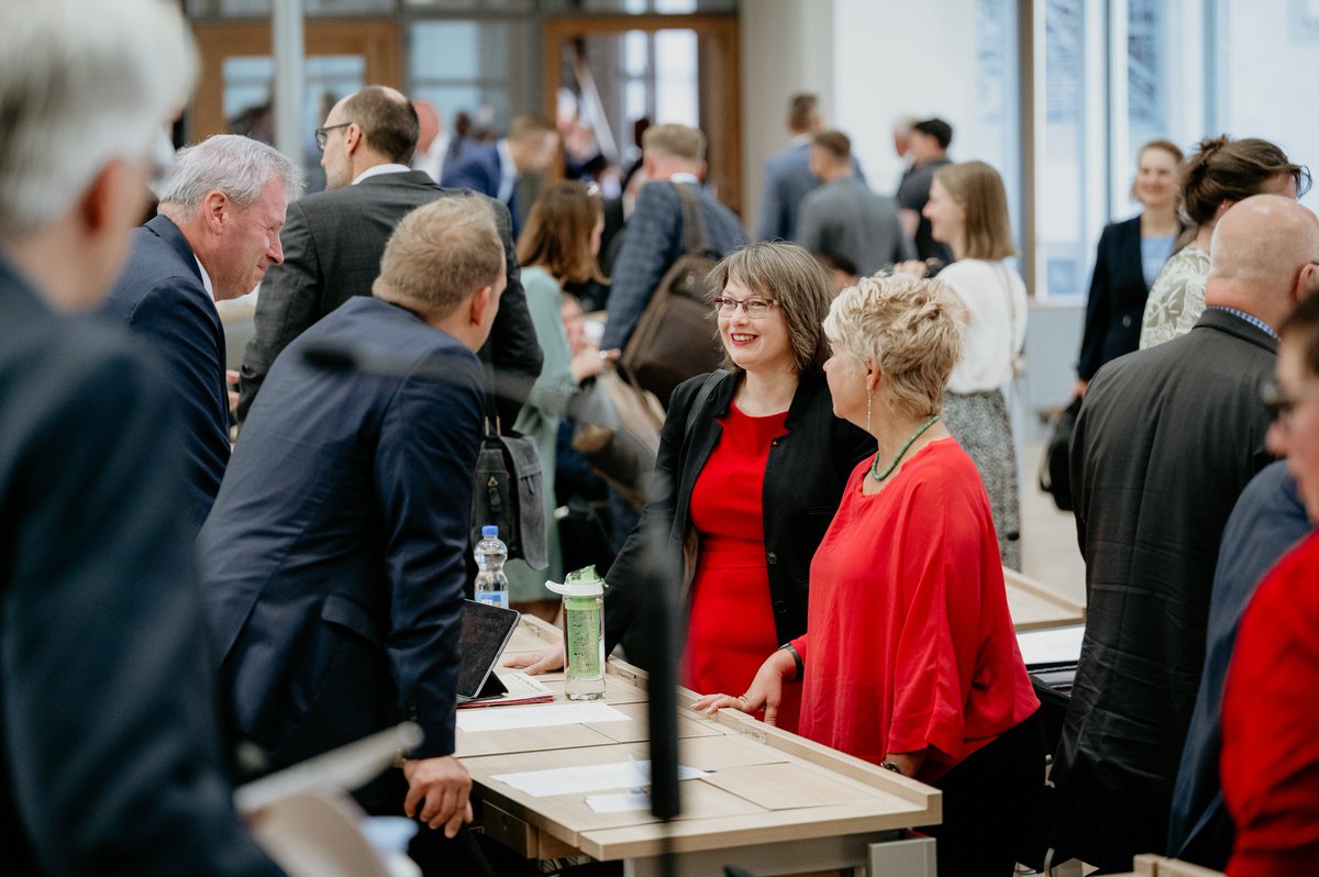 spd_lt_lsa's tweet photo. Weiter geht's! Zweiter Teil der Landtagssitzung im September! 

Aktuelle Debatten zu #Inflation, #Schulsozialarbeit, #Fachkräftemangel und die dauerhafte Absenkung der #Mehrwertsteuer in der #Gastronomie! https://t.co/ldpCUvZR5w