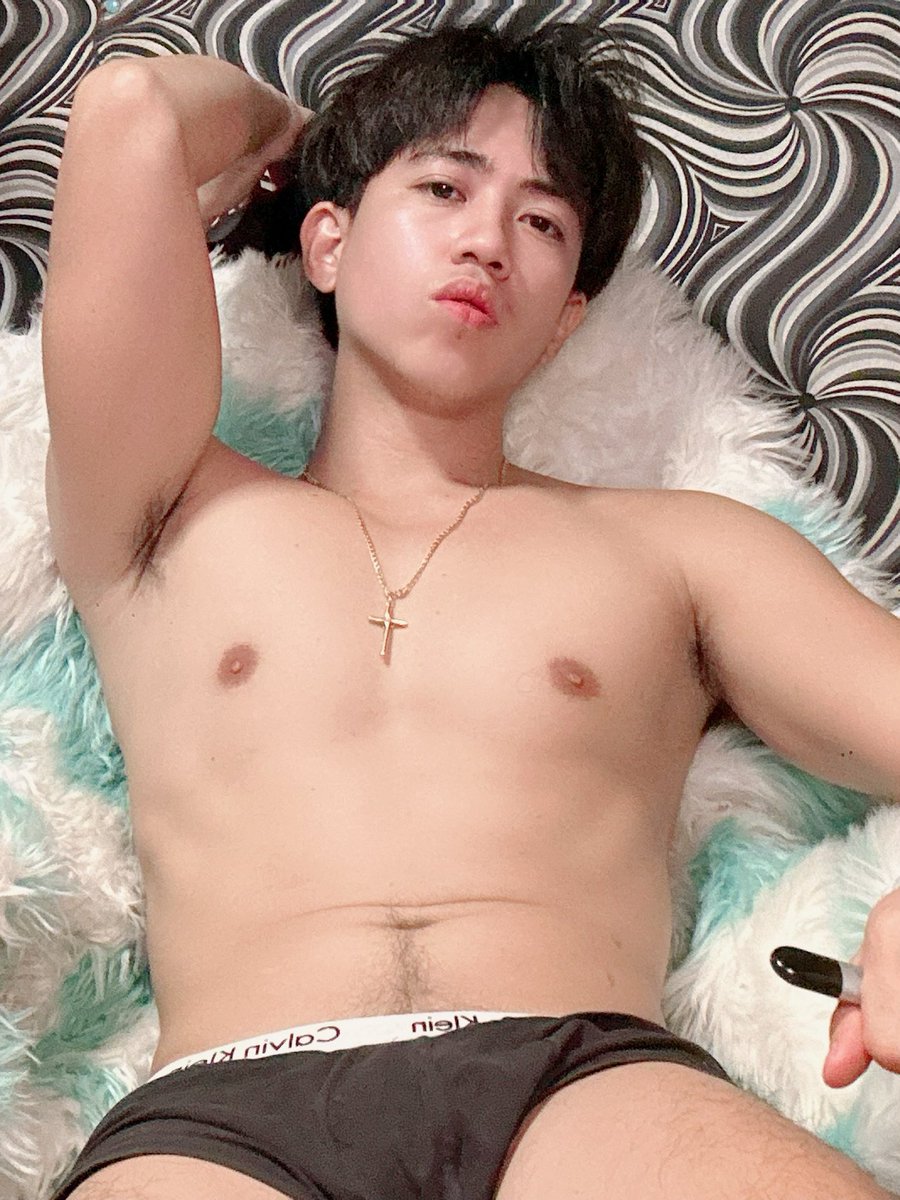 sarapversa7inch's tweet photo. Alin sakanilang Dalawa 😂 https://t.co/x98124aJrv