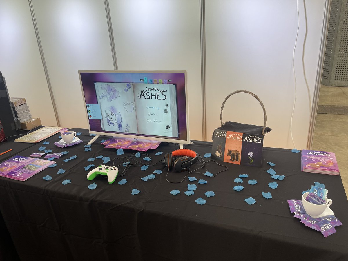 josedsign's tweet photo. We’re ready! @innerashesgame @SelectaPlay @IndieDevDay https://t.co/eFxU51us6G