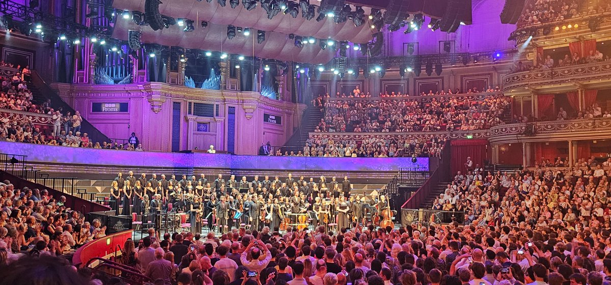 One magnificent #Requiem performance @bbcproms, a classic masterwork with a fresh, alternative vision @RaphaPichon @EnsPygmalion @Malakai_Music , from crushing tragedy to sublime consolation❤️ #culturedkids were in awe, what a spellbinding evening ✨️🎼🙏 #mozart #bbcproms