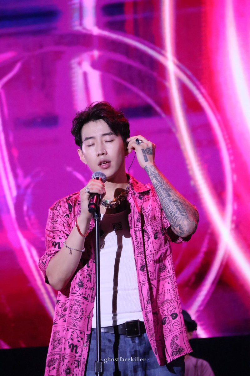 gho8tfacekiller's tweet photo. 💗💕@JAYBUMAOM #resffectfestival https://t.co/8aoDBrVjfD