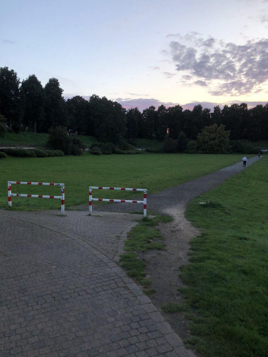 desirepath_look's tweet photo. Münster, Germany

#desirepath #muenster #planningfail #findyourway #urbanplanning #noplanning #aasee #renaturierung https://t.co/sDxpIFCYuN