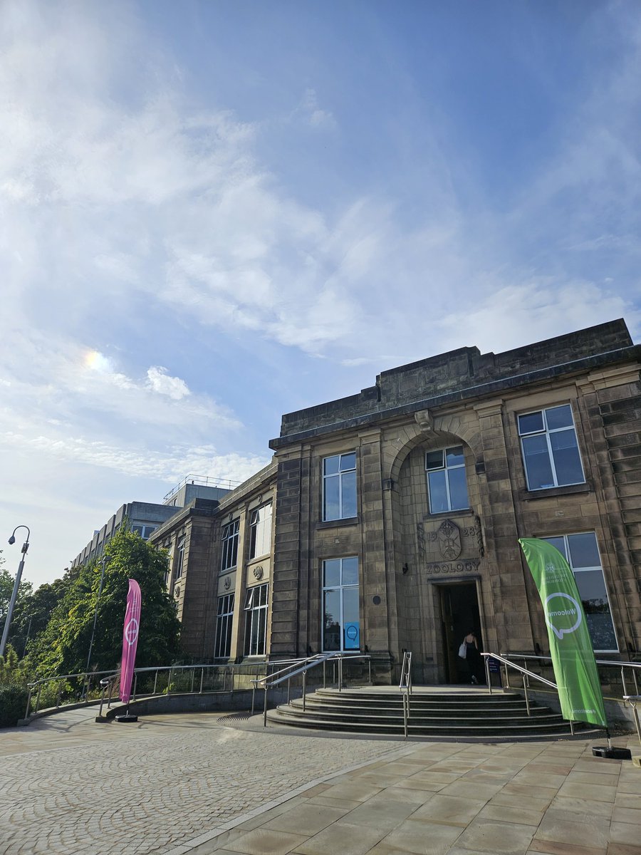 Last day of the #Edinburgh #Immunology EDI Summer School 🏫

1) Mini science symposium by PhD students 👩‍🔬
2) 🍕 lunch
3) Careers symposium 🧑🏽‍🎓

A beautiful day to end the week! ☀️

<a href="/SBSatEd/">Biological Sciences | University of Edinburgh</a> <a href="/EdinUni_IIIR/">Institute of Immunology & Infection</a> <a href="/britsocimm/">British Society for Immunology</a>