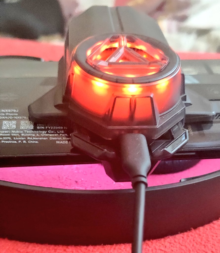 AlexBullterrier's tweet photo. #REDMAGIC7 
with turbo cooler gen 3❄️🧊 🌡️
outside 31°C 🌞
90 FPS ✨No problem for my 
REDDY 🔥❄️😍
#PUBGMOBILE MY DAILY YOGA 🧘🏽‍♀️®️ https://t.co/QCfrDMcYrr