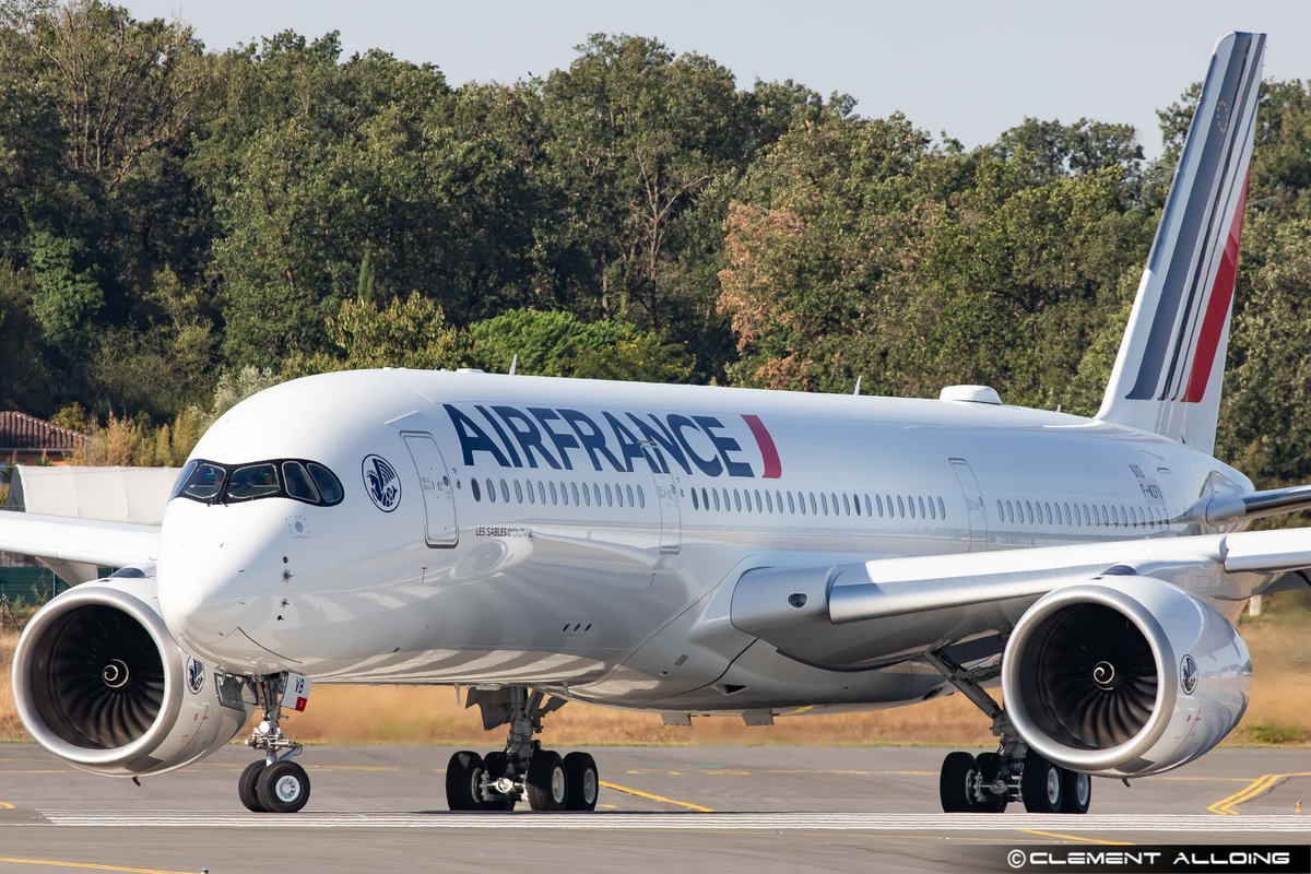 CAlloing's tweet photo. Welcome to @lessables newest @Airbus #A350 for @AirFranceFR #FHUVB during her customer acceptance flight this morning at #Toulouse! Actualy in flight #AIB03FU on @RadarBoxCom ! #Avgeek #Avgeeks https://t.co/AHyIQyRtf0
