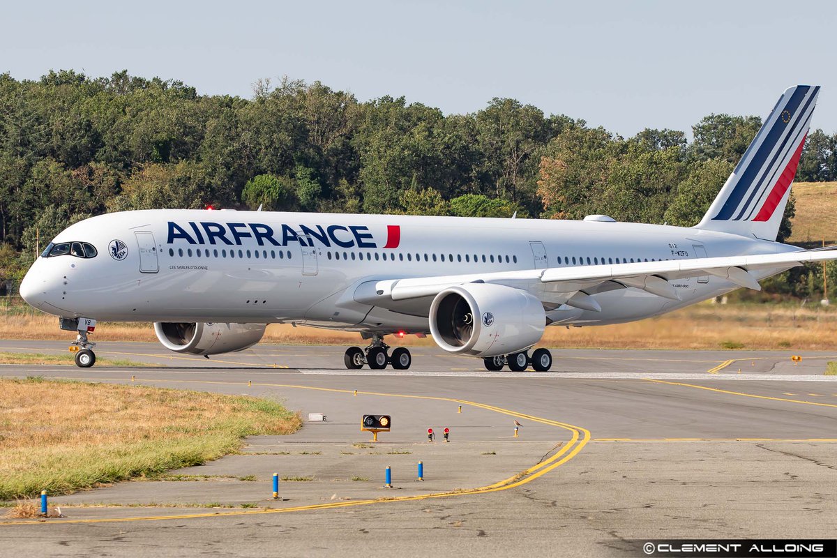 CAlloing's tweet photo. Welcome to @lessables newest @Airbus #A350 for @AirFranceFR #FHUVB during her customer acceptance flight this morning at #Toulouse! Actualy in flight #AIB03FU on @RadarBoxCom ! #Avgeek #Avgeeks https://t.co/AHyIQyRtf0