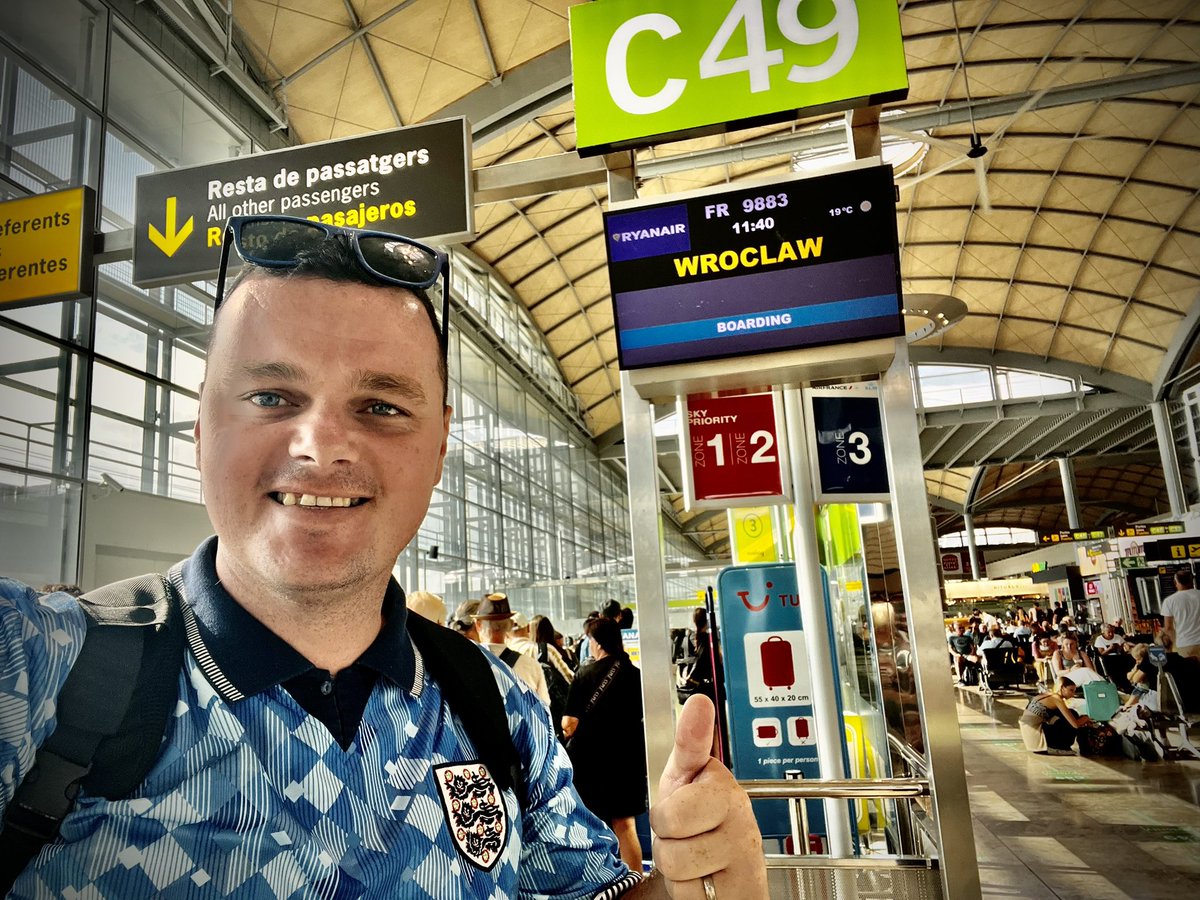 CornerBarBeni's tweet photo. Benidorm to Wrocław, Follow England Away🦁🦁🦁 https://t.co/N7uyJfGUK5