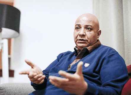 rukenturhalli's tweet photo. Türkiye'ye sığınan eski HSD Sözcüsü Talal Slo,Tahrir el-Şam HTŞ'nin HSD ile savaşma gerekçesiyle Türkiye'nin işgal ettiği bölgelerde farklı bir isimle (Arap Aşiretleri) yayıldığını, geliştirdiği bir plan temelinde bölgeyi denetimine almaya başladığını paylaştı
#KurdistanaRojava https://t.co/EHOLTWwaha